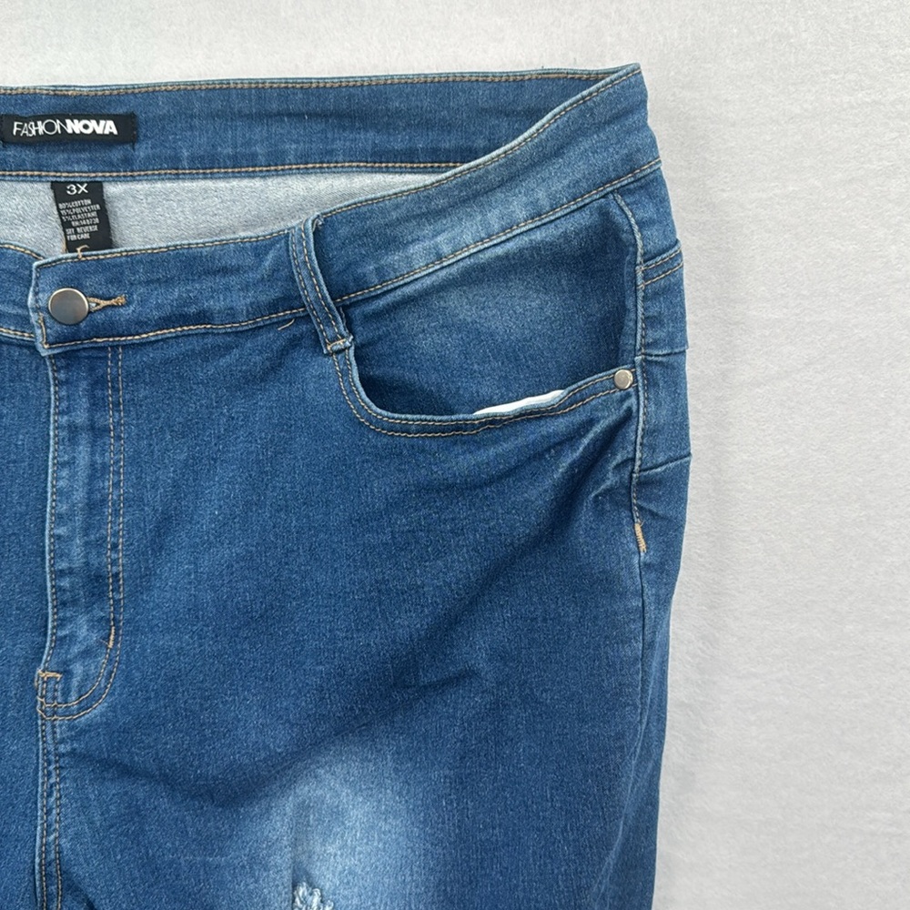 3For$20 Fashion Nova Ripped Style Tappered Blue Stretch Jeans size 3X - Picture 3 of 4